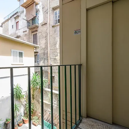 Via M Guadagno N 32 Napoli